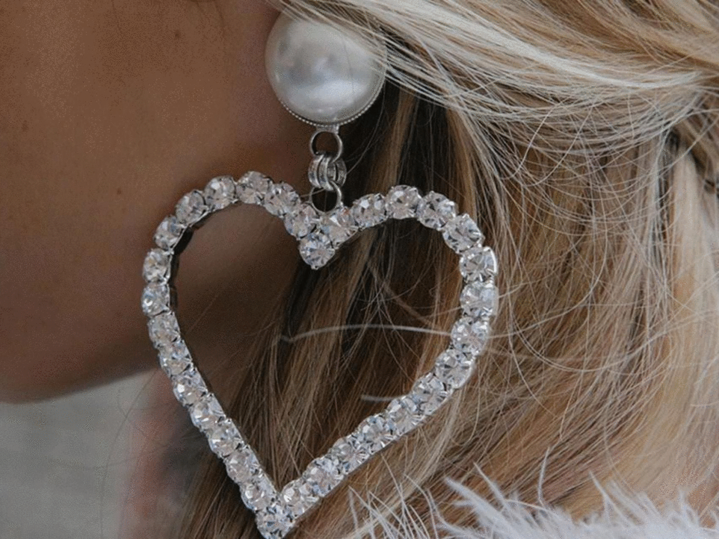 Cult Buy: Alessandra Rich Crystal Heart Earrings – Luxury London