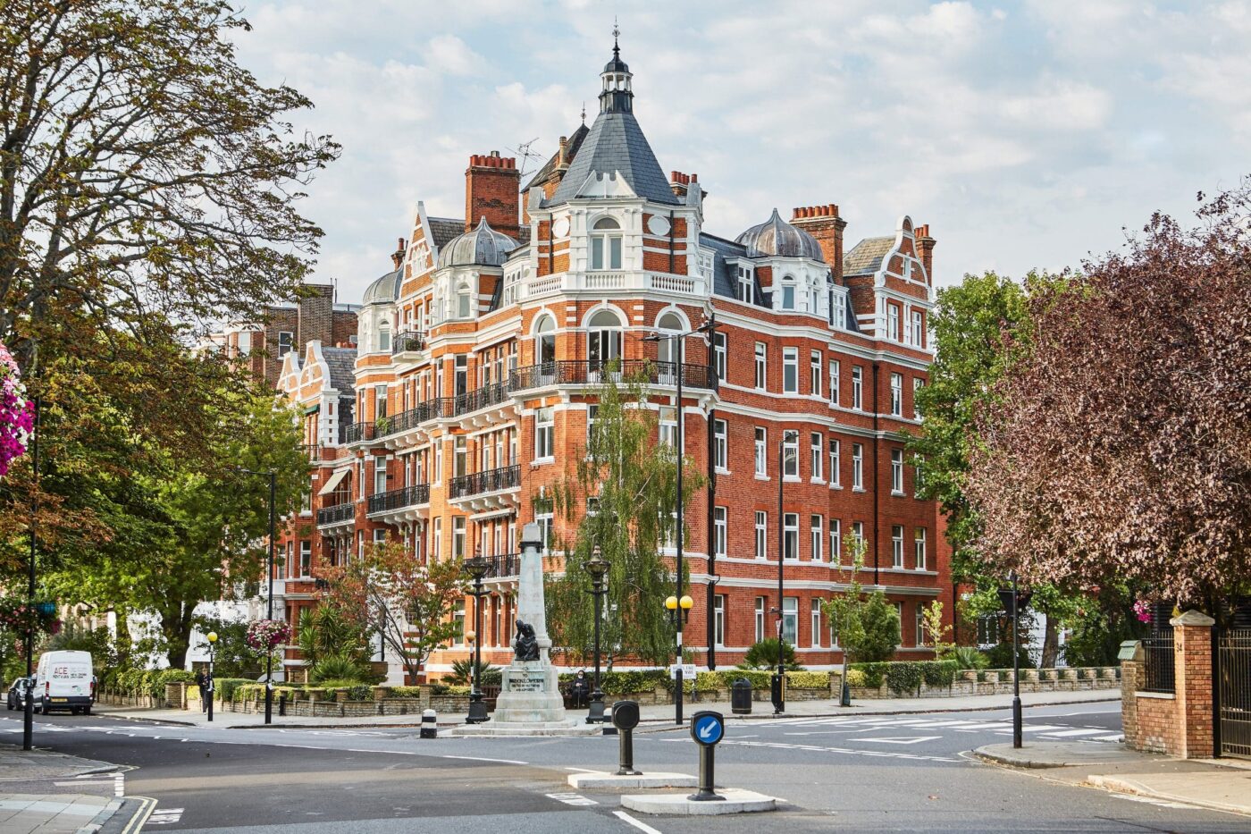 The most beautiful homes to buy in London this month – Luxury London