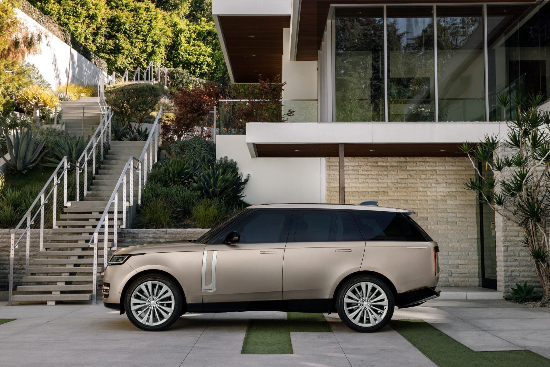 New fifth-generation Land Rover