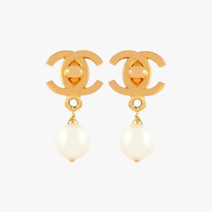 1996 vintage Chanel logo pearl drop earrings
