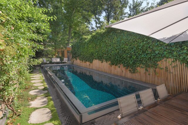 london homes with swimming pools