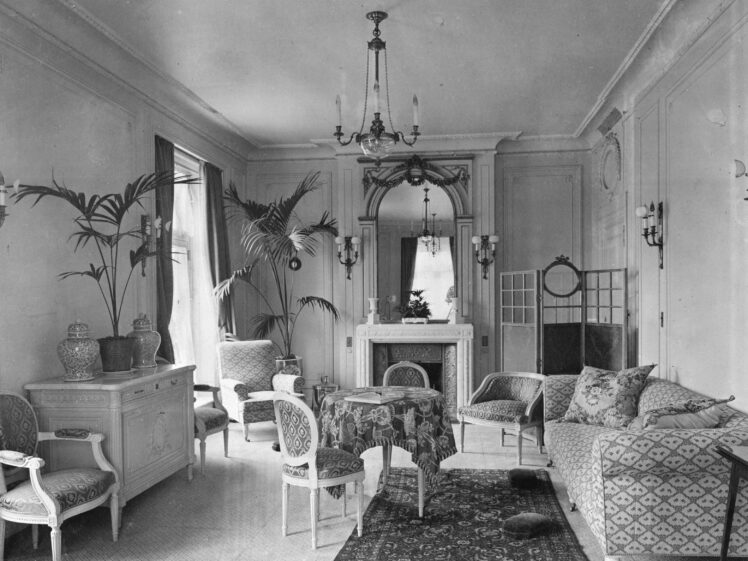 Inside a room at The Ritz in 1906