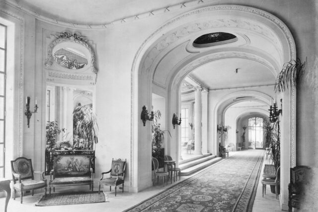 The Long Gallery in 1906