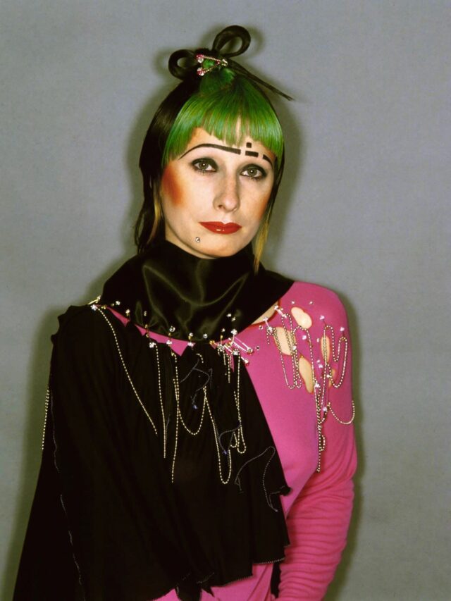 Zandra Rhod Zandra Rhodes on a life colouring outside the lines