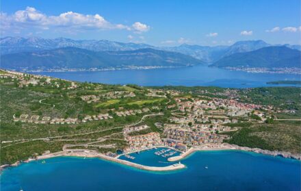 Lustica Bay