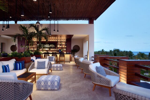 Maroma raw bar