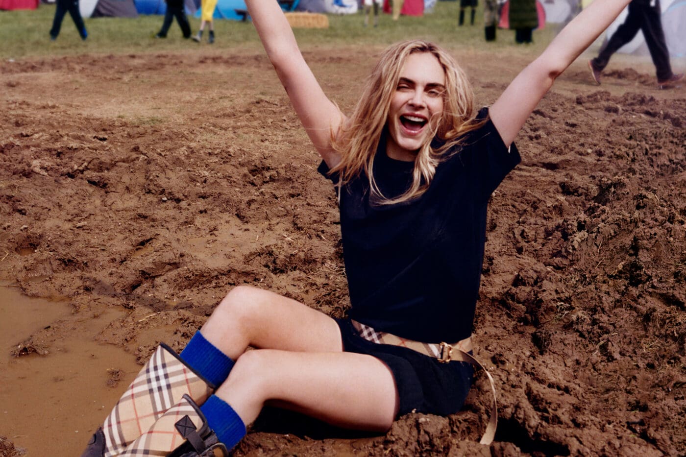 BURBERRY カラフル馬デザイン Tシャツ 18M 86 Embrace the spirit of British festival season with Burberry