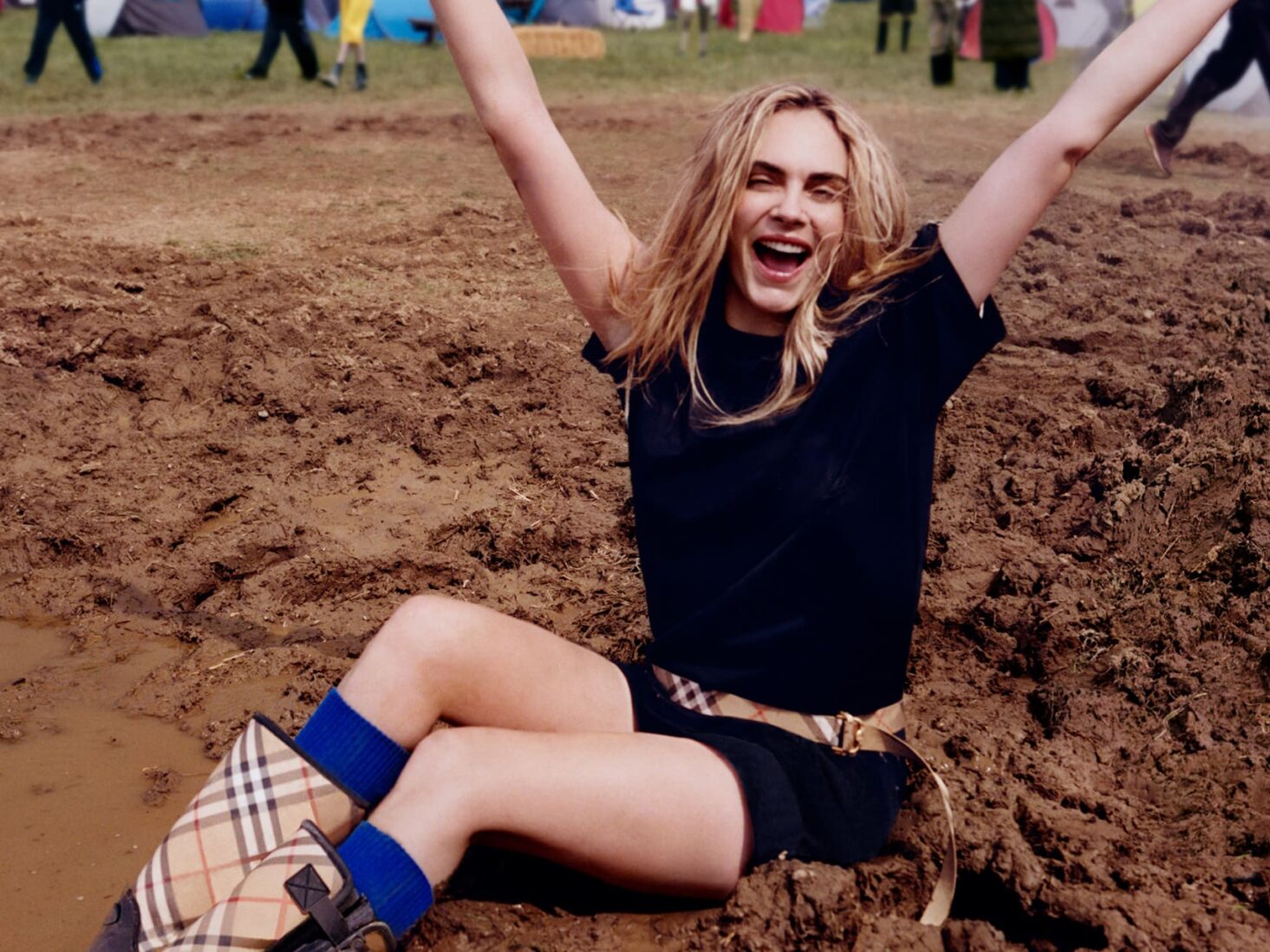 burbery festival cara delevingne