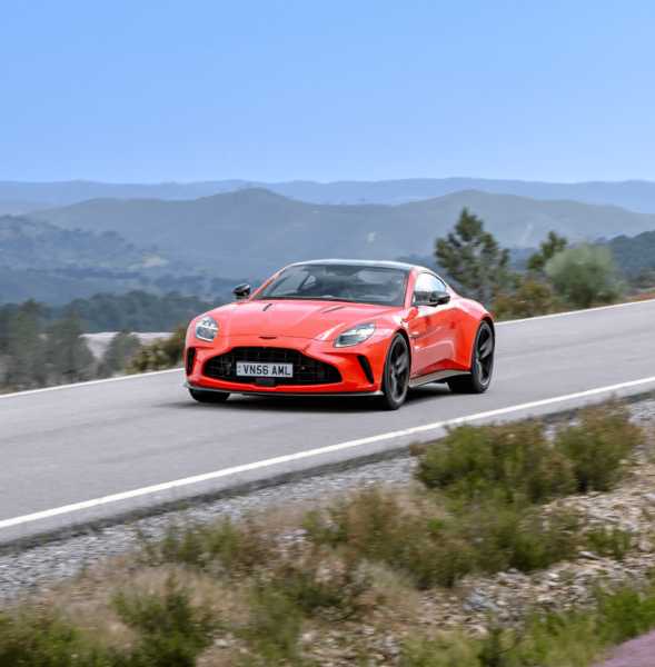 new-aston-mkartin-vantage-review-01