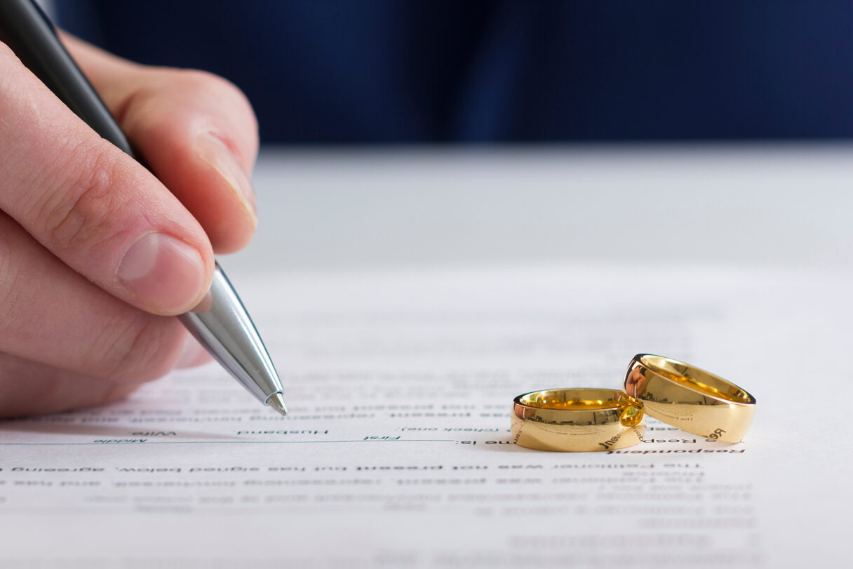 signing divorce papers