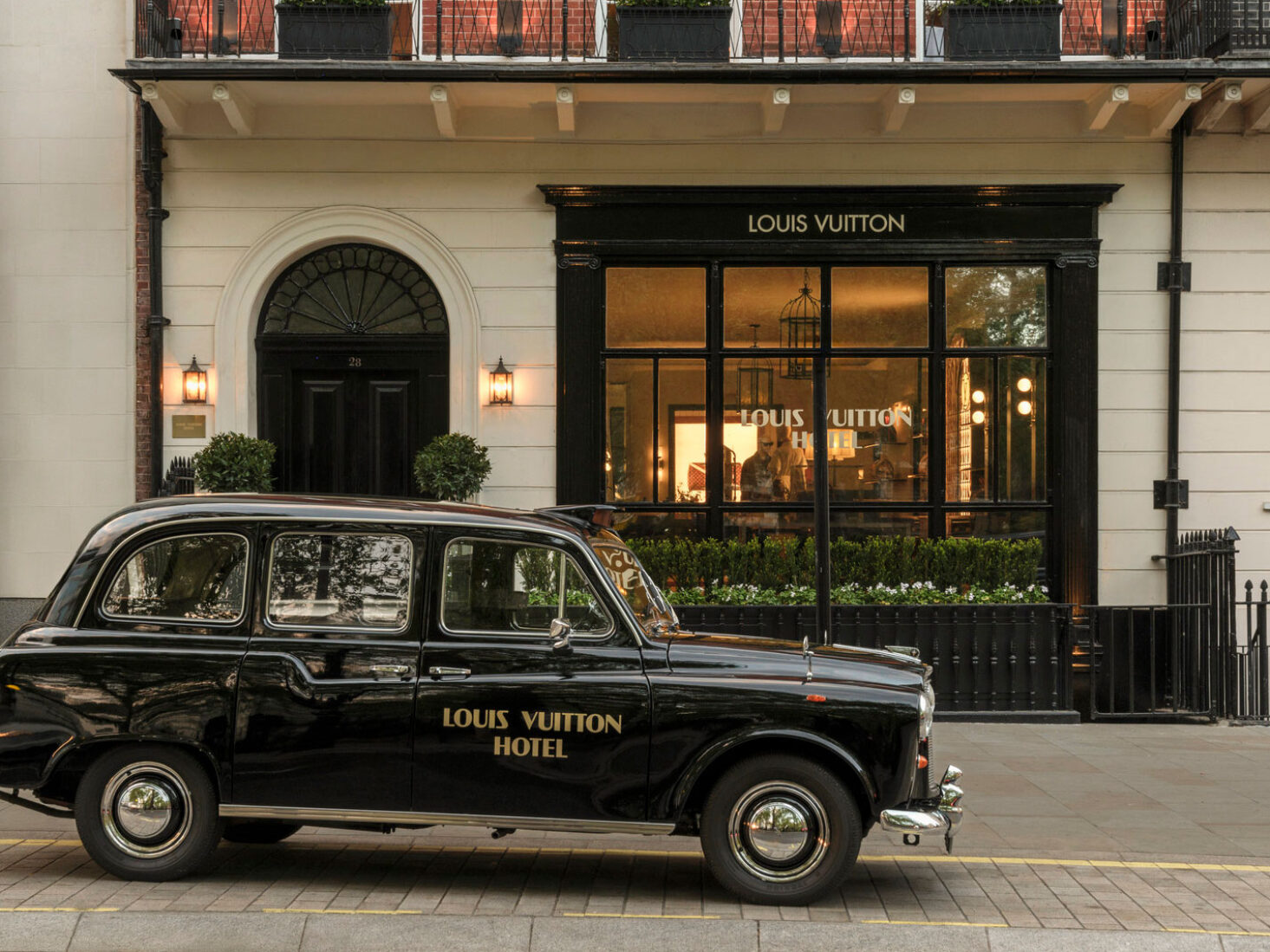 louis vuitton hotel