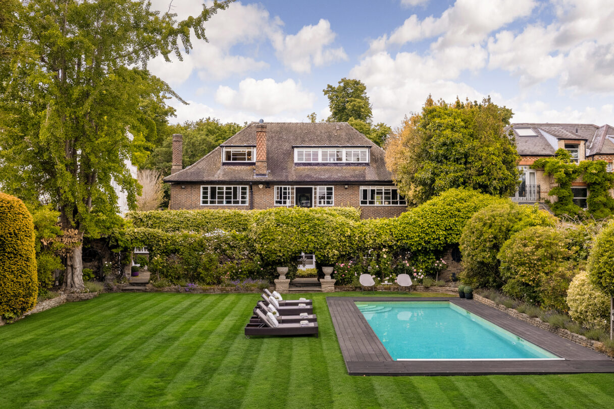 queen's ride home for sale barnes