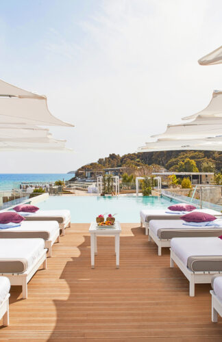 forte village infinity pool