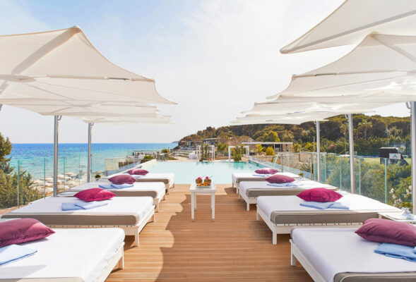 forte village infinity pool